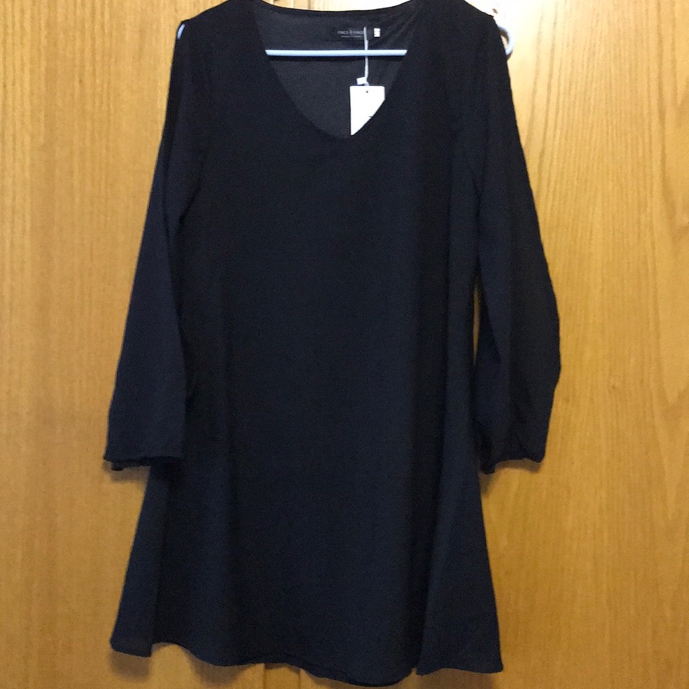 Face N Face black loose fit, split sleeve mini, M